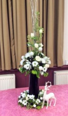 Flower arranging demonstration Lynne Christmas 2019 - photo 3